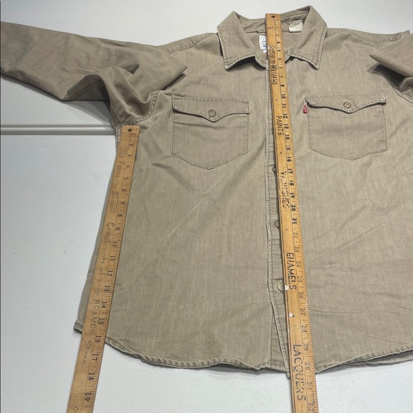 Levi's relaxed Western size medium Beige Button-Up Shirt - Picture 11 of 13